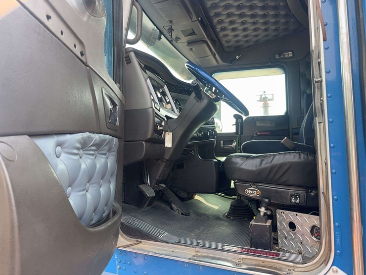 2012-kenworth-t800-image-10