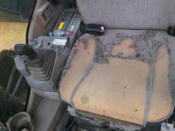 2011-deere-240d-lc-image-83