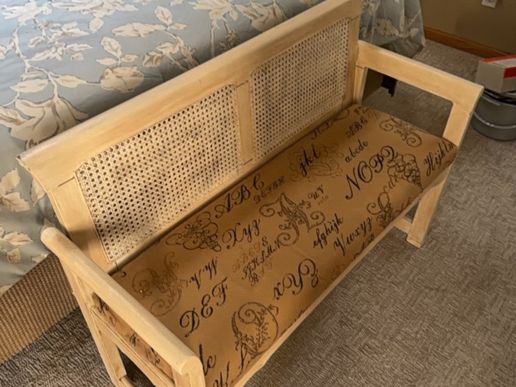 sitting-bench-for-foot-of-bed-image-1