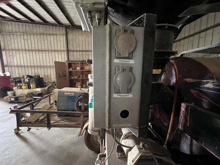 usc-800-seed-treater-with-guardrails-and-screen-image-15