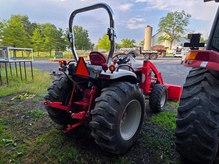 new-holland-boomer-8n-image-3
