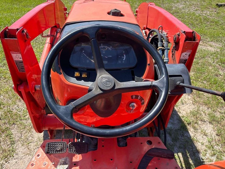 2021-kubota-l4701d-image-21