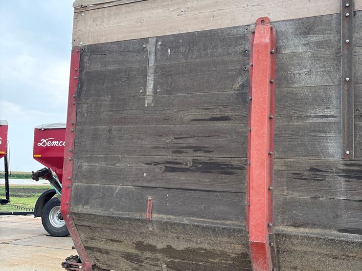 roorda-16ft-rear-unload-silage-wagon-image-11