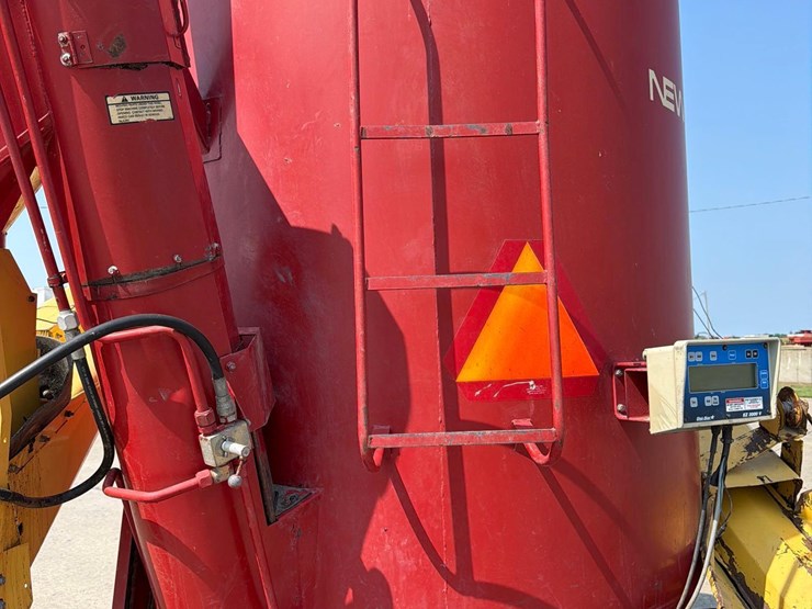 new-holland-358-image-24