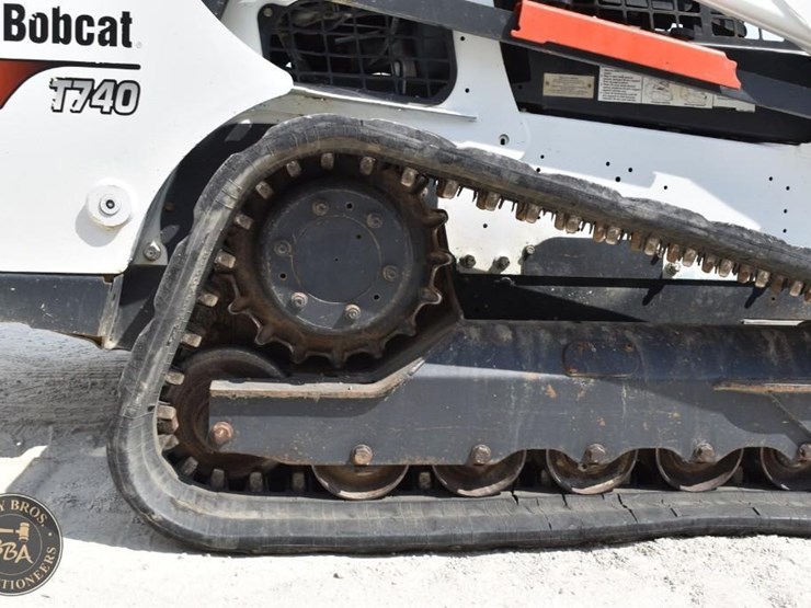 2016-bobcat-t740-image-30