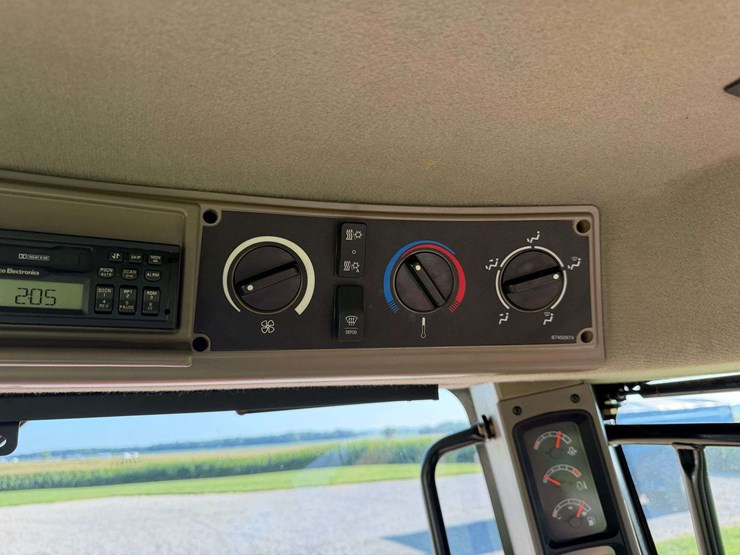 2007-case-ih-380-image-13