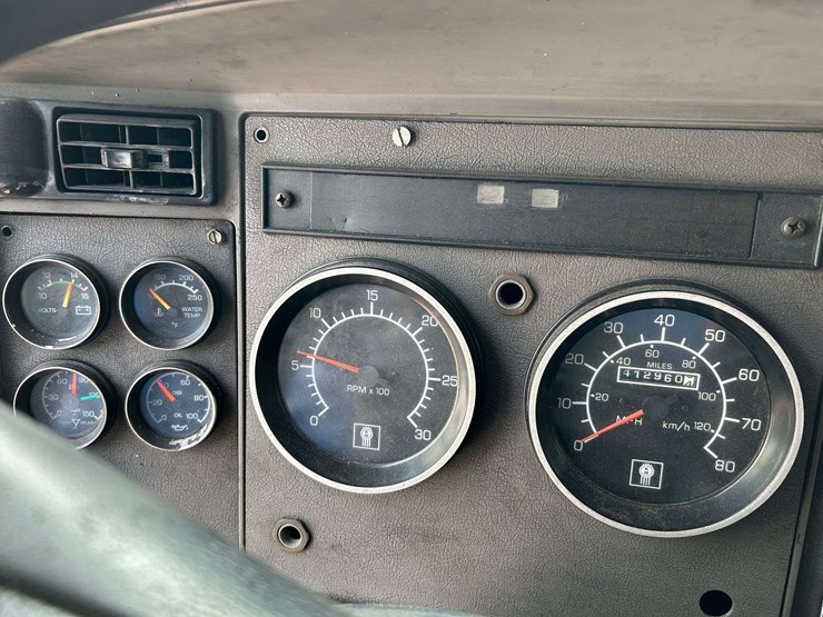 2005-kenworth-t300-image-81