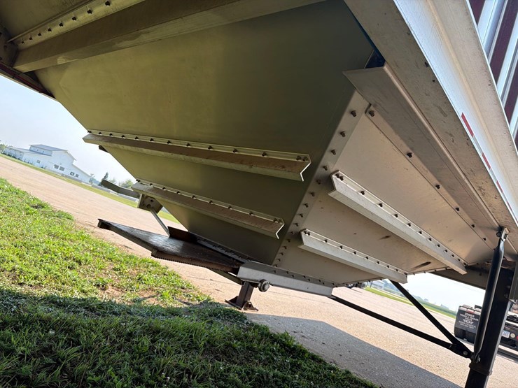 2010-dakota-4100-41ft-semi-grain-trailer-image-28
