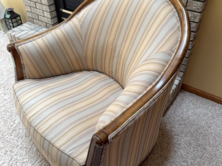 accent-chair-image-4