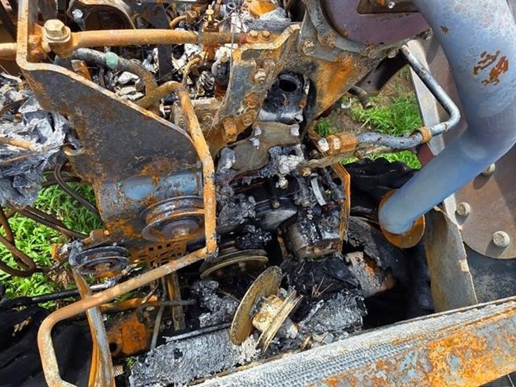 2020-john-deere-4052r-image-32