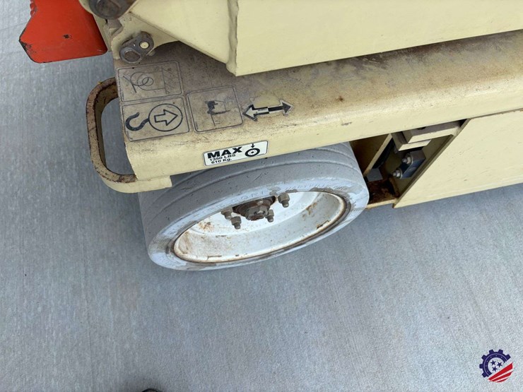 2001-jlg-2032e2-image-12
