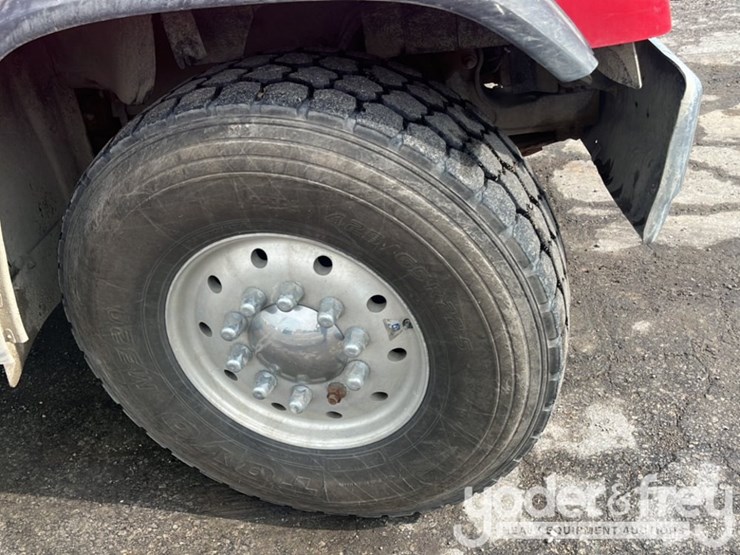 2018-freightliner-114sd-image-18