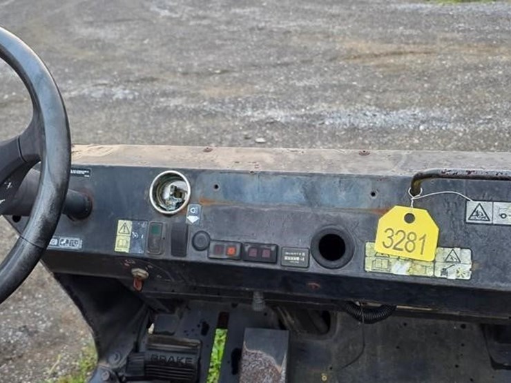 2004-toro-multi-pro-5700d-image-32