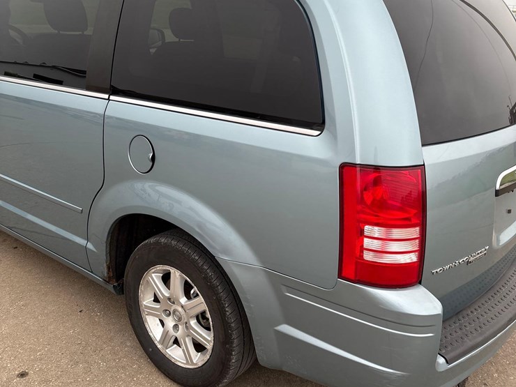 2008-chrysler-town-&-country-touring-image-5