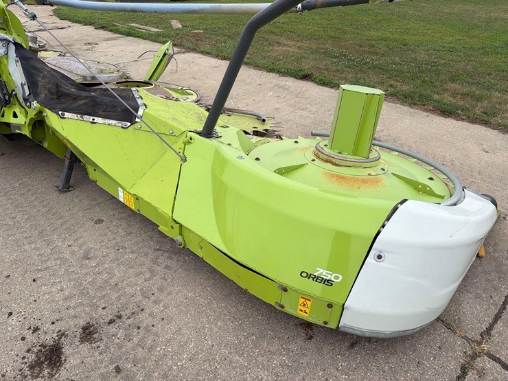 2019-claas-orbis-750-image-35