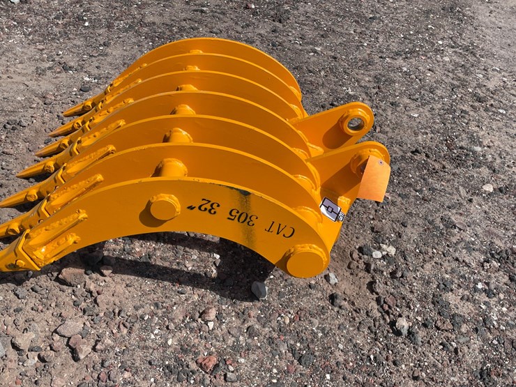 2026-caterpillar-305-image-3