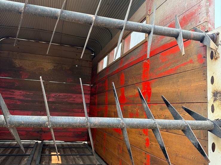 lindsay-14ft-front-unload-silage-wagon-image-14