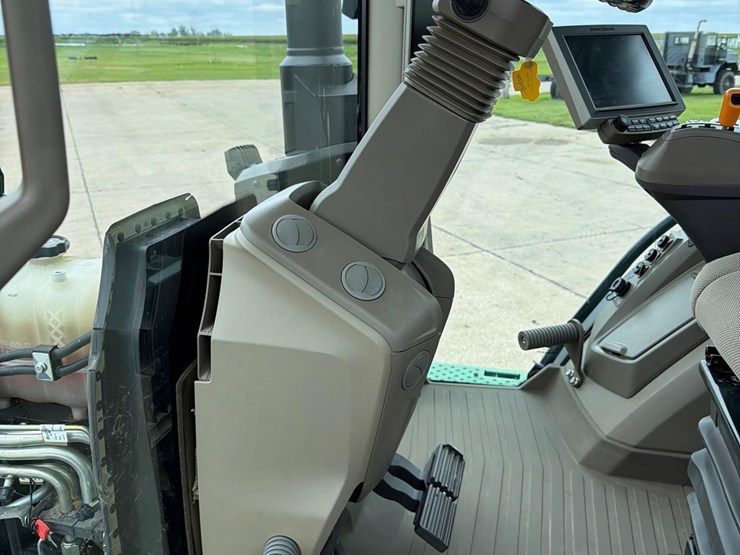 2022-john-deere-8r-280-image-51