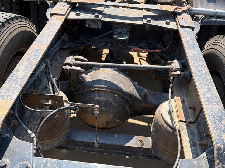 2010-kenworth-t660-image-6
