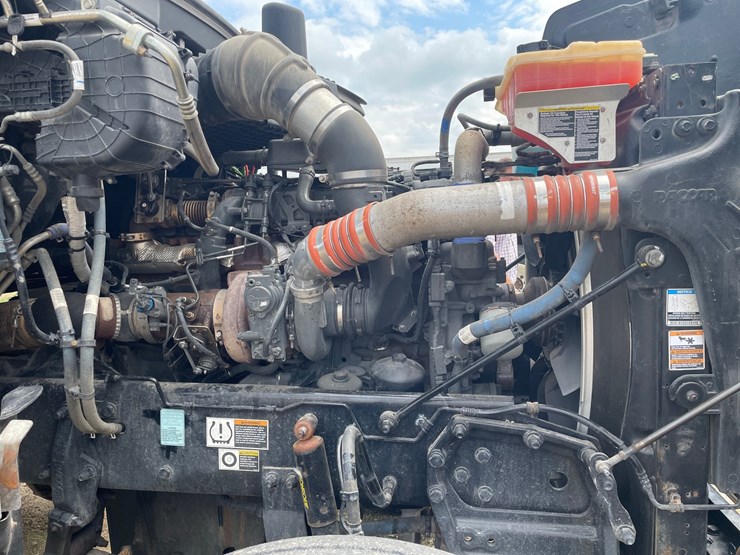 2020-peterbilt-567-image-36