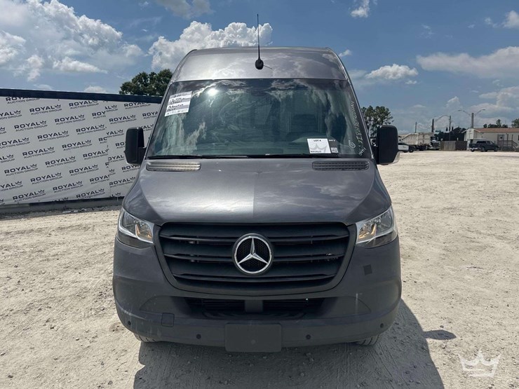 2021-mercedes-benz-sprinter-4500-image-43
