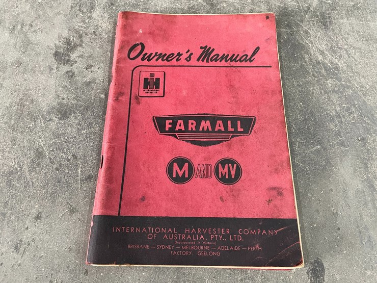 #300-•-1951-farmall-m-tractor-image-66