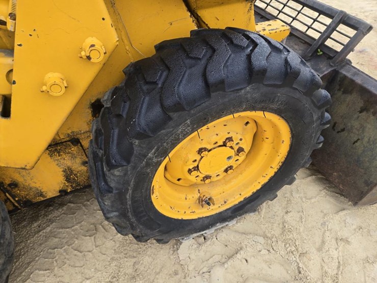 john-deere-570-image-13