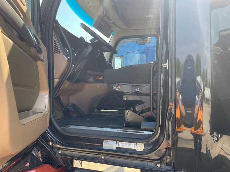 2019-kenworth-t680-image-18