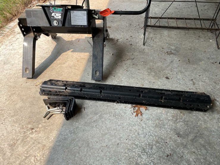 #5737-•-curt-5th-wheel-hitch-image-1