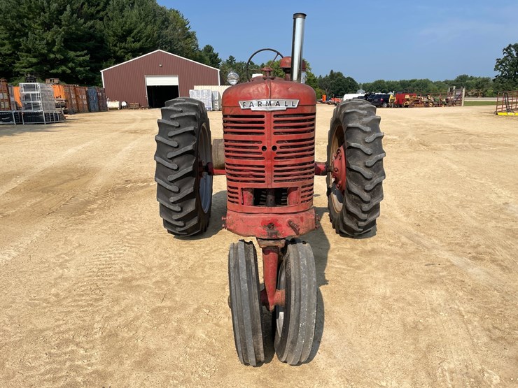 #300-•-1951-farmall-m-tractor-image-2
