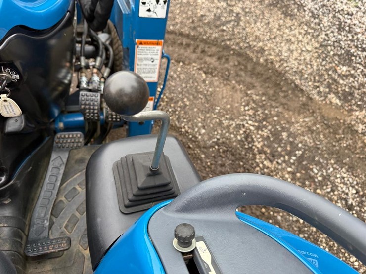new-holland-tc25d-image-25