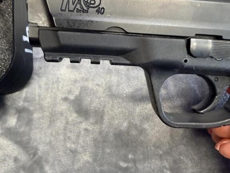 gs---smith-and-wesson-m&p-40-image-4