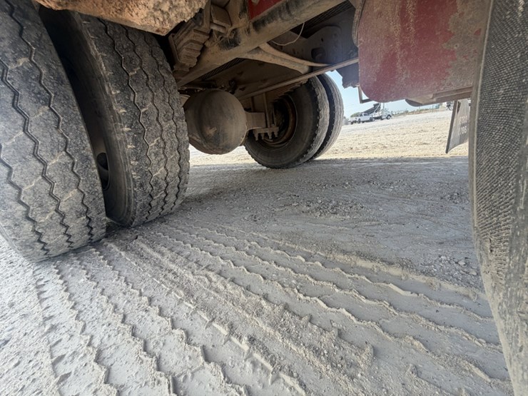 2018-international-durastar-4300-image-17