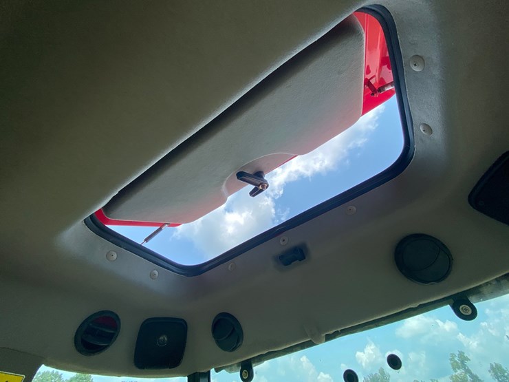 2012-mahindra-6010-image-24