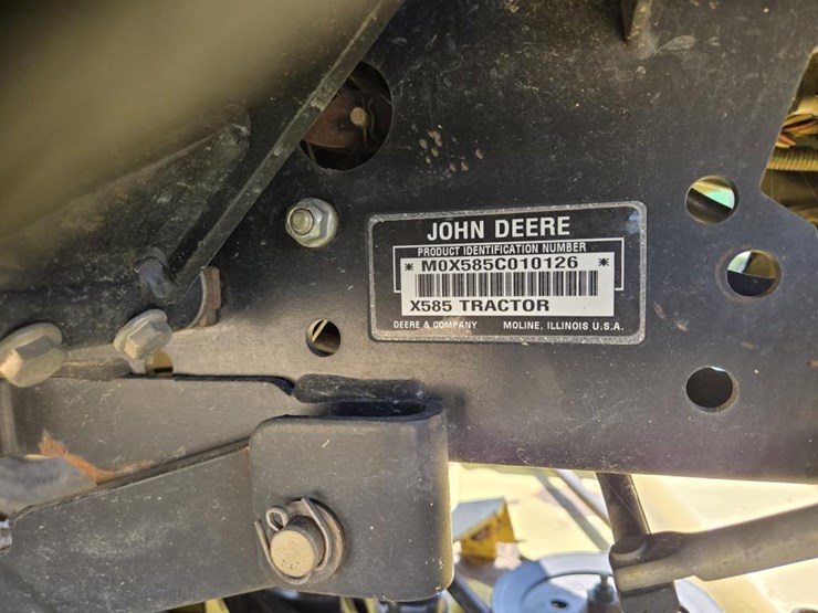 john-deere-x585-image-10