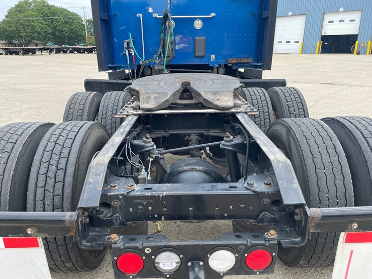 2020-kenworth-t680-image-13