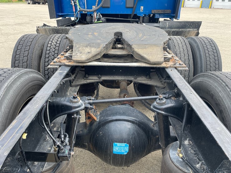 2022-kenworth-t680-image-17