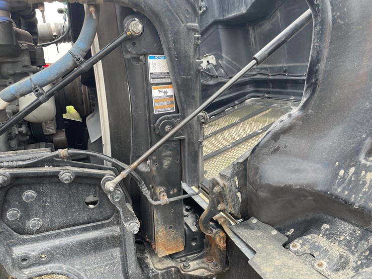 2020-peterbilt-567-image-33