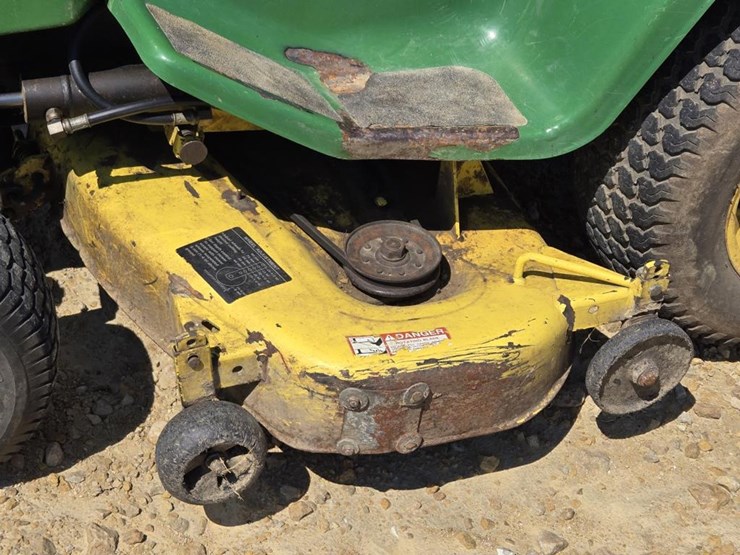 john-deere-332-image-3