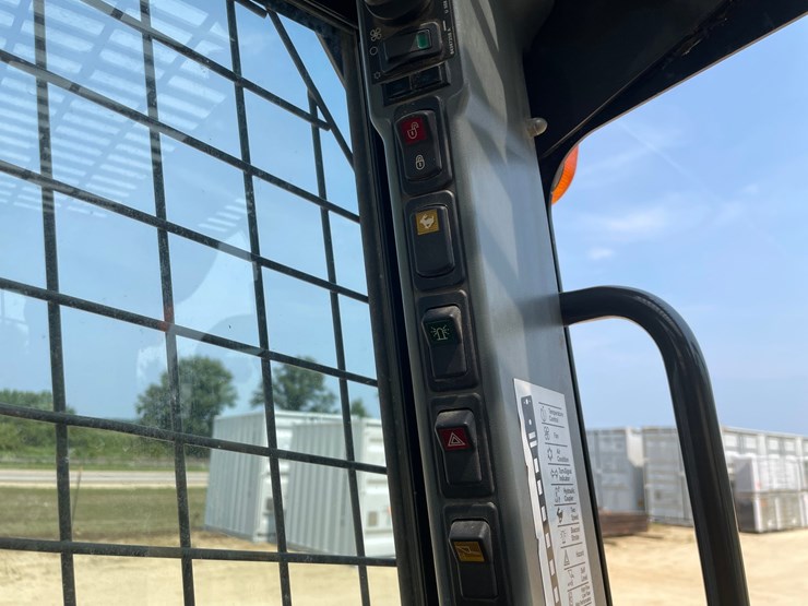2016-new-holland-c227-image-36