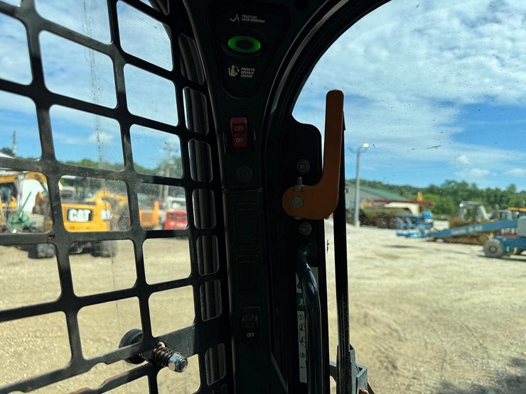 2023-bobcat-t770-image-30
