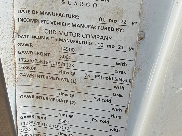 2022-ford-cargo-image-32