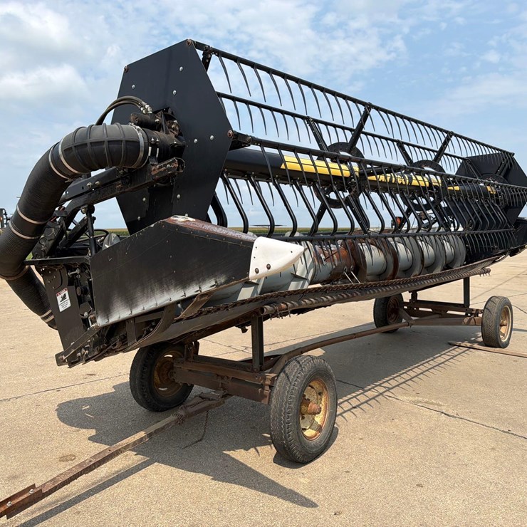 Agco 20ft Air Reel Bean Head w/ Cart