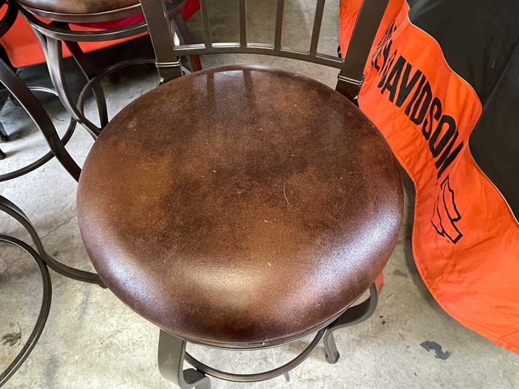 #5740-•-(4)-bar-stools-image-4