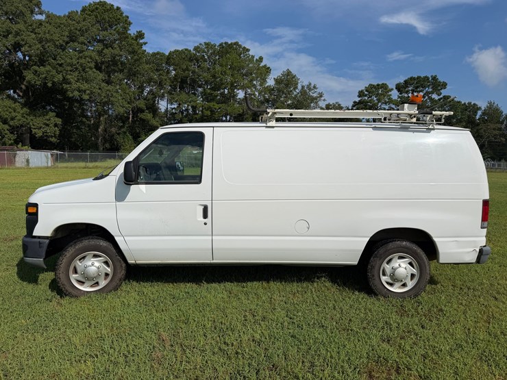 2012-ford-e150-image-2