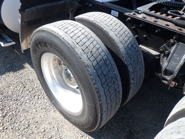 2017-kenworth-t680-image-16
