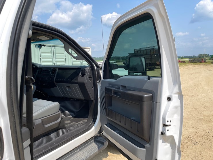 2015-ford-f550-image-27