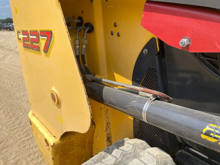 2016-new-holland-c227-image-23