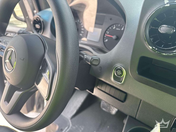 2021-mercedes-benz-sprinter-4500-image-33