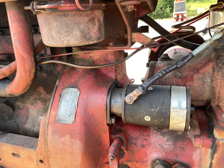 #300-•-1951-farmall-m-tractor-image-36